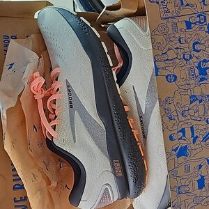 Brooks ghost shoe size 11